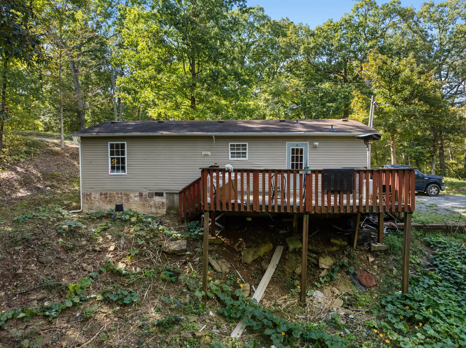 446 Red Bud Ln