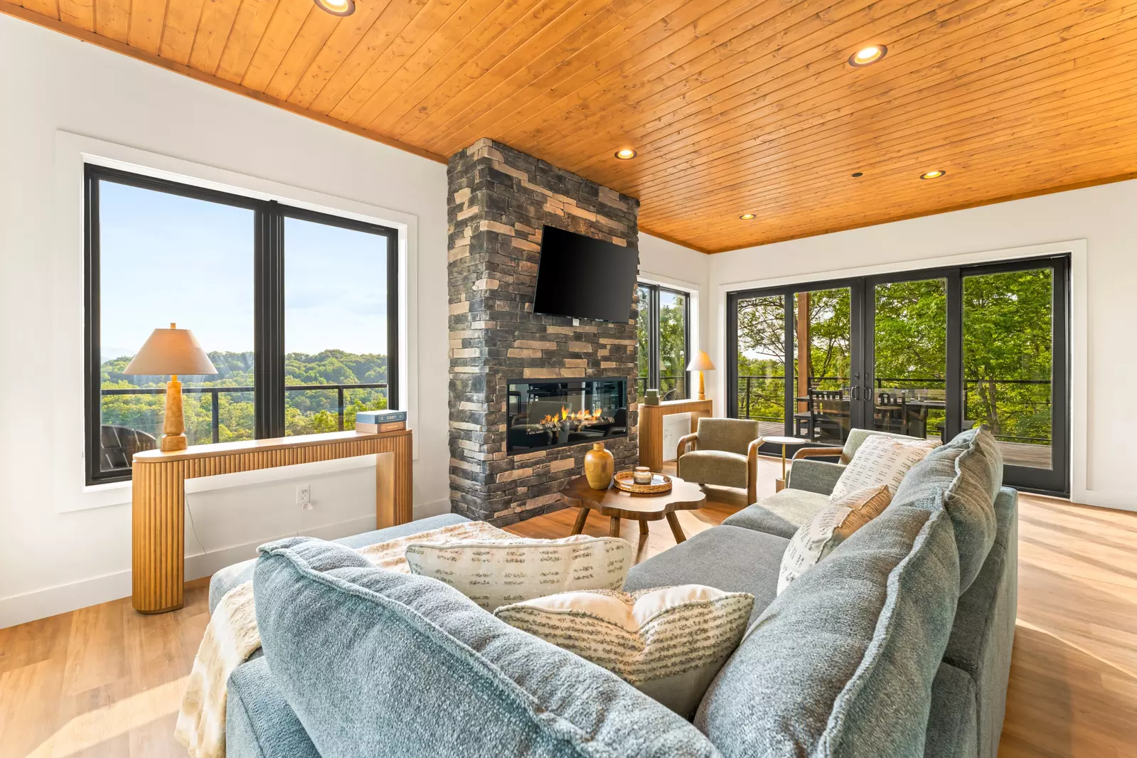 3819 Heavens View Lane